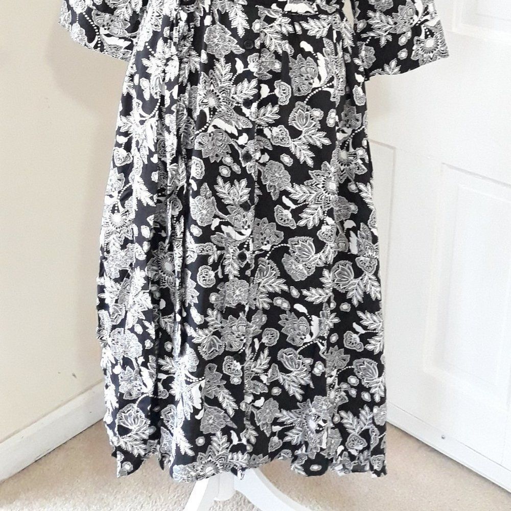 Women's Plus Size Floral Open Back Detail Belted Dress (14W) Black & White - Picture 2 of 5